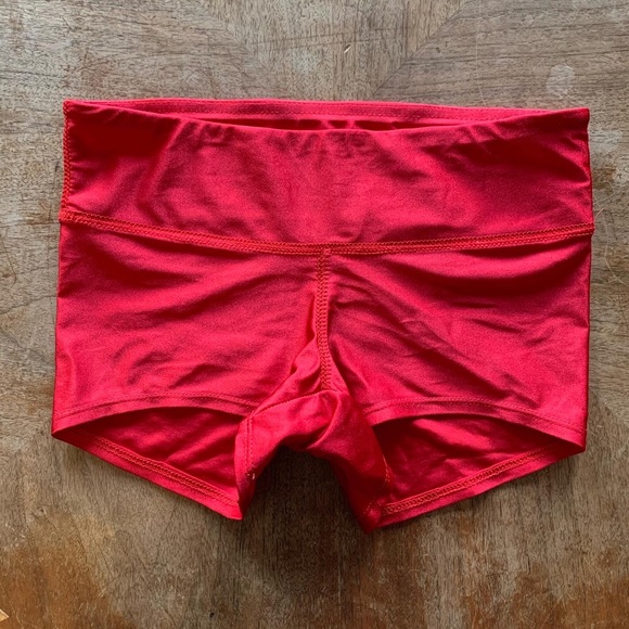 Fleo Red Hot Shorts - Picture 2 of 3